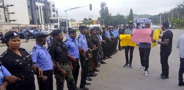 How Sowore stormed the Police HQ in Abuja, secured release of detained journalist
