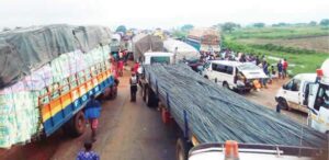 truckers_block_Abuja-Lokoja_road_in_protest_against_police